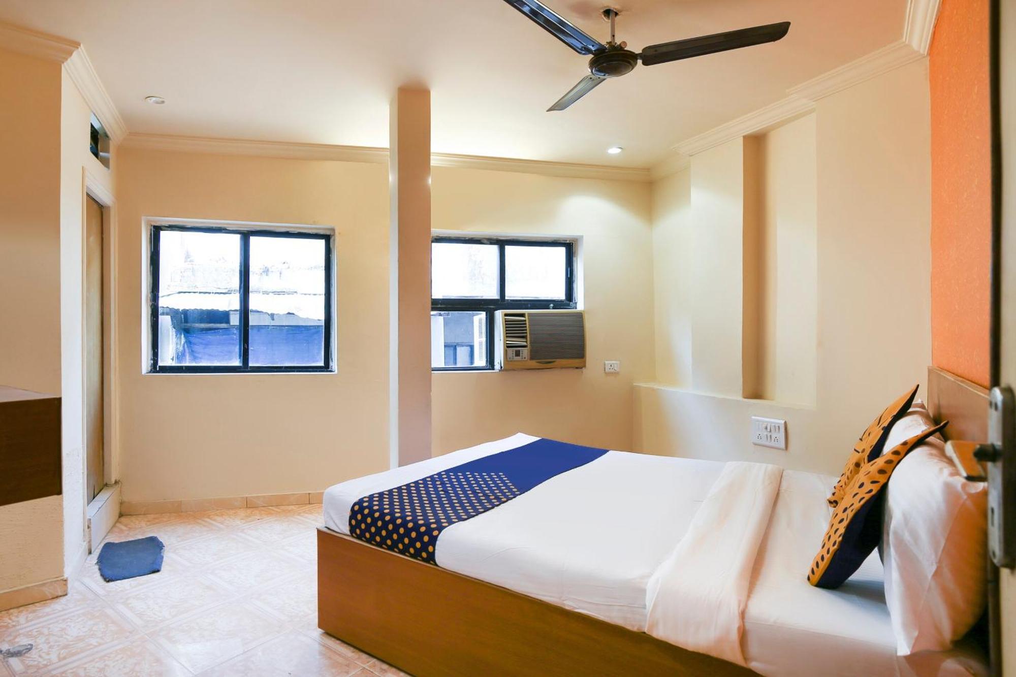 Hotel O Super Guest House Ahmedabad Eksteriør billede