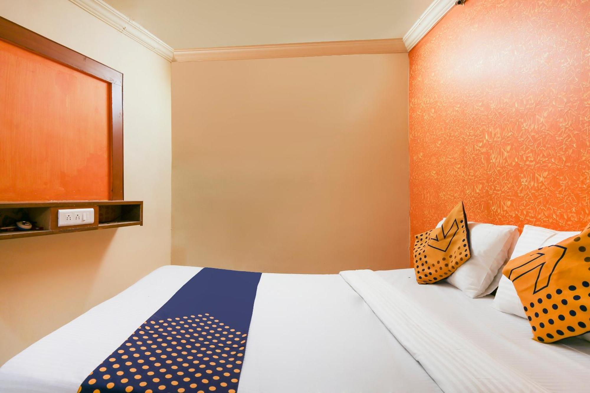 Hotel O Super Guest House Ahmedabad Eksteriør billede