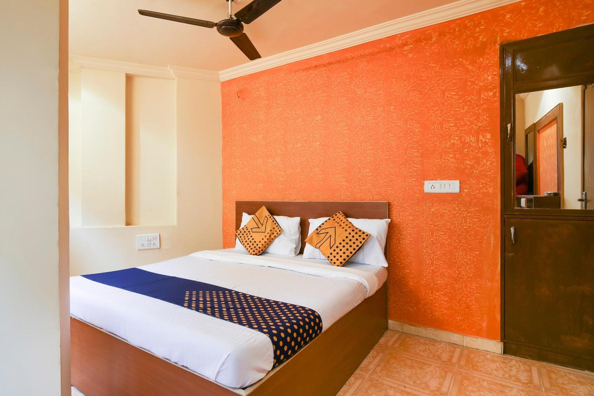 Hotel O Super Guest House Ahmedabad Eksteriør billede