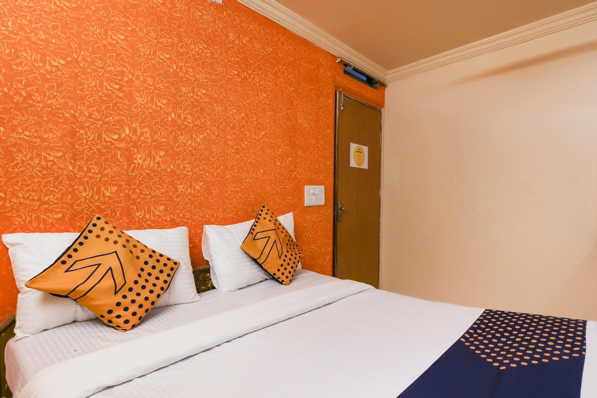 Hotel O Super Guest House Ahmedabad Eksteriør billede