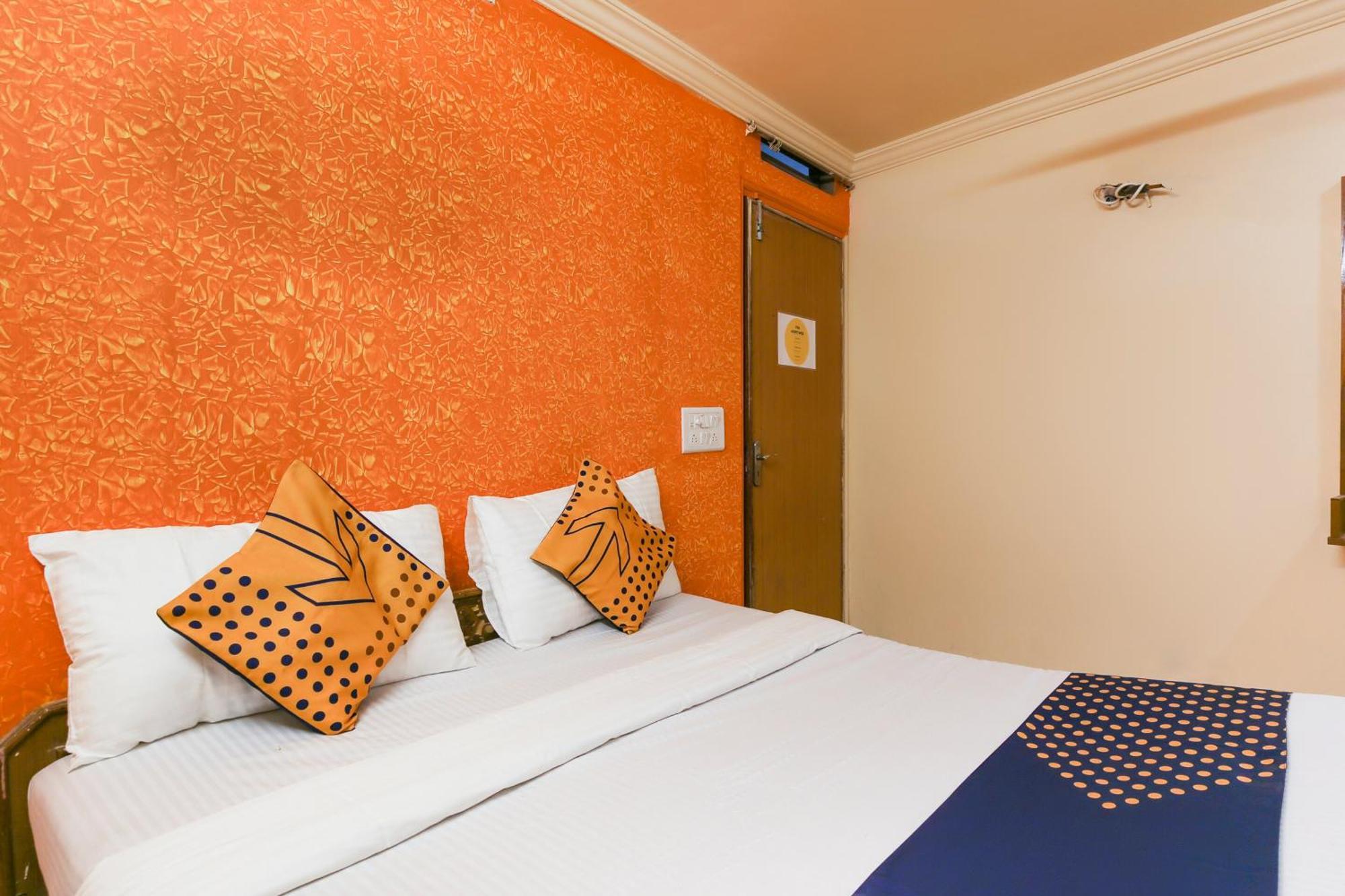 Hotel O Super Guest House Ahmedabad Eksteriør billede