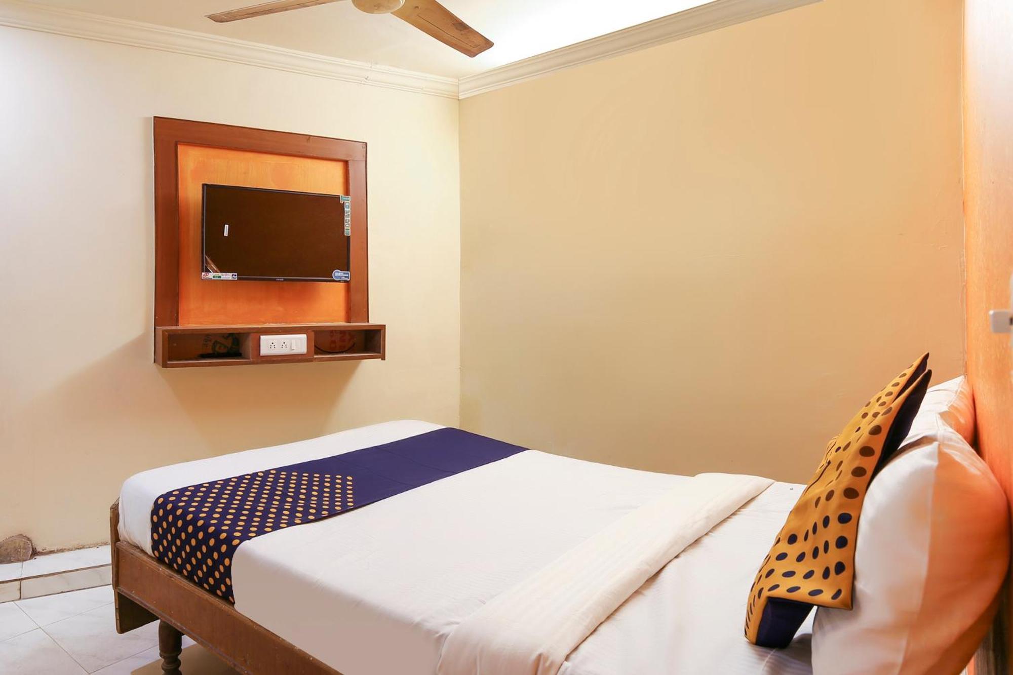 Hotel O Super Guest House Ahmedabad Eksteriør billede