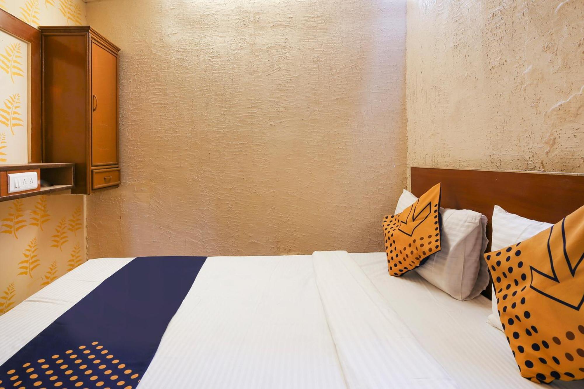 Hotel O Super Guest House Ahmedabad Eksteriør billede