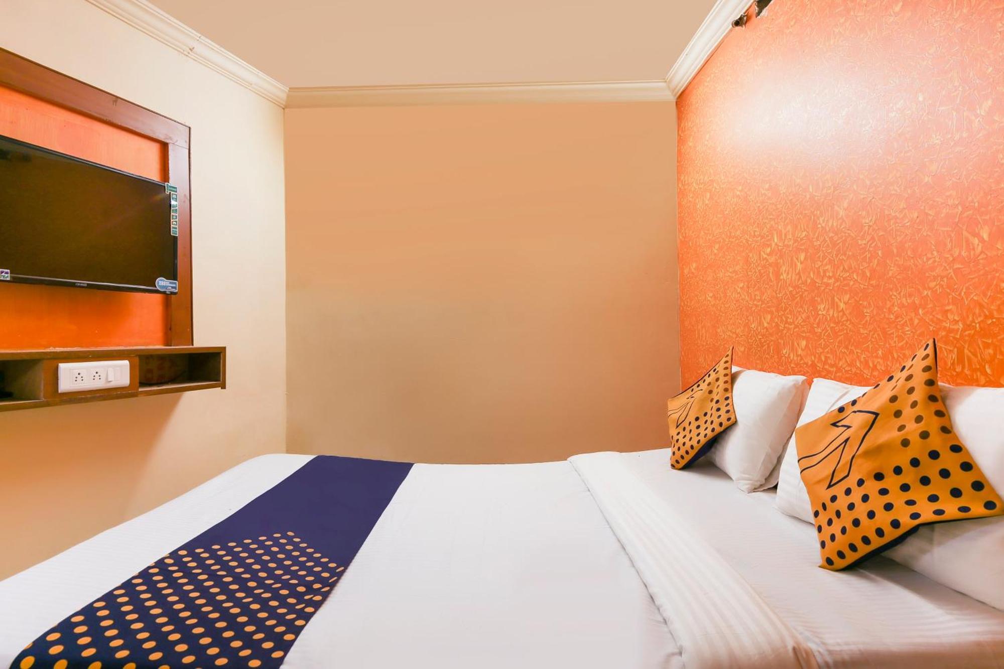 Hotel O Super Guest House Ahmedabad Eksteriør billede