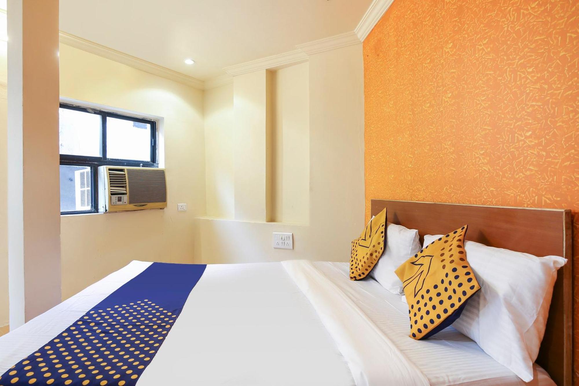 Hotel O Super Guest House Ahmedabad Eksteriør billede