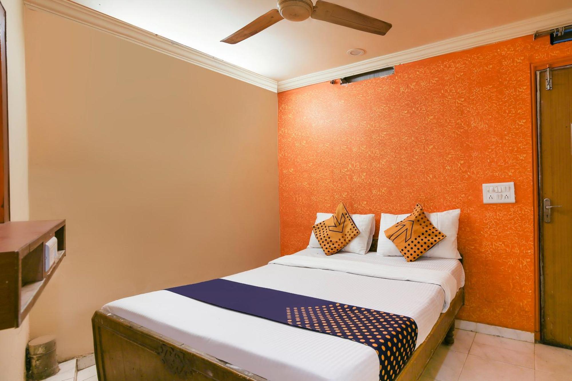 Hotel O Super Guest House Ahmedabad Eksteriør billede