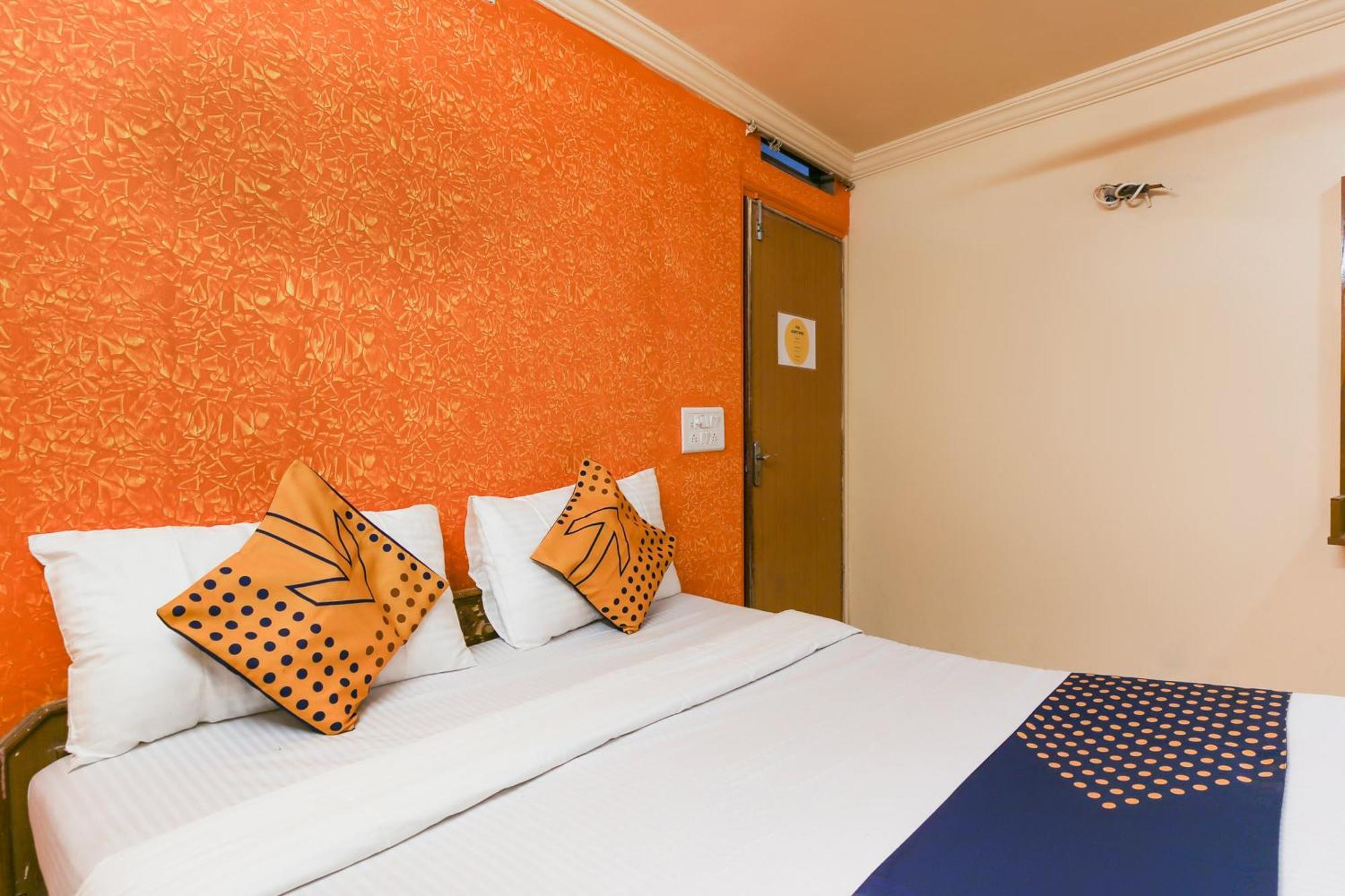 Hotel O Super Guest House Ahmedabad Eksteriør billede