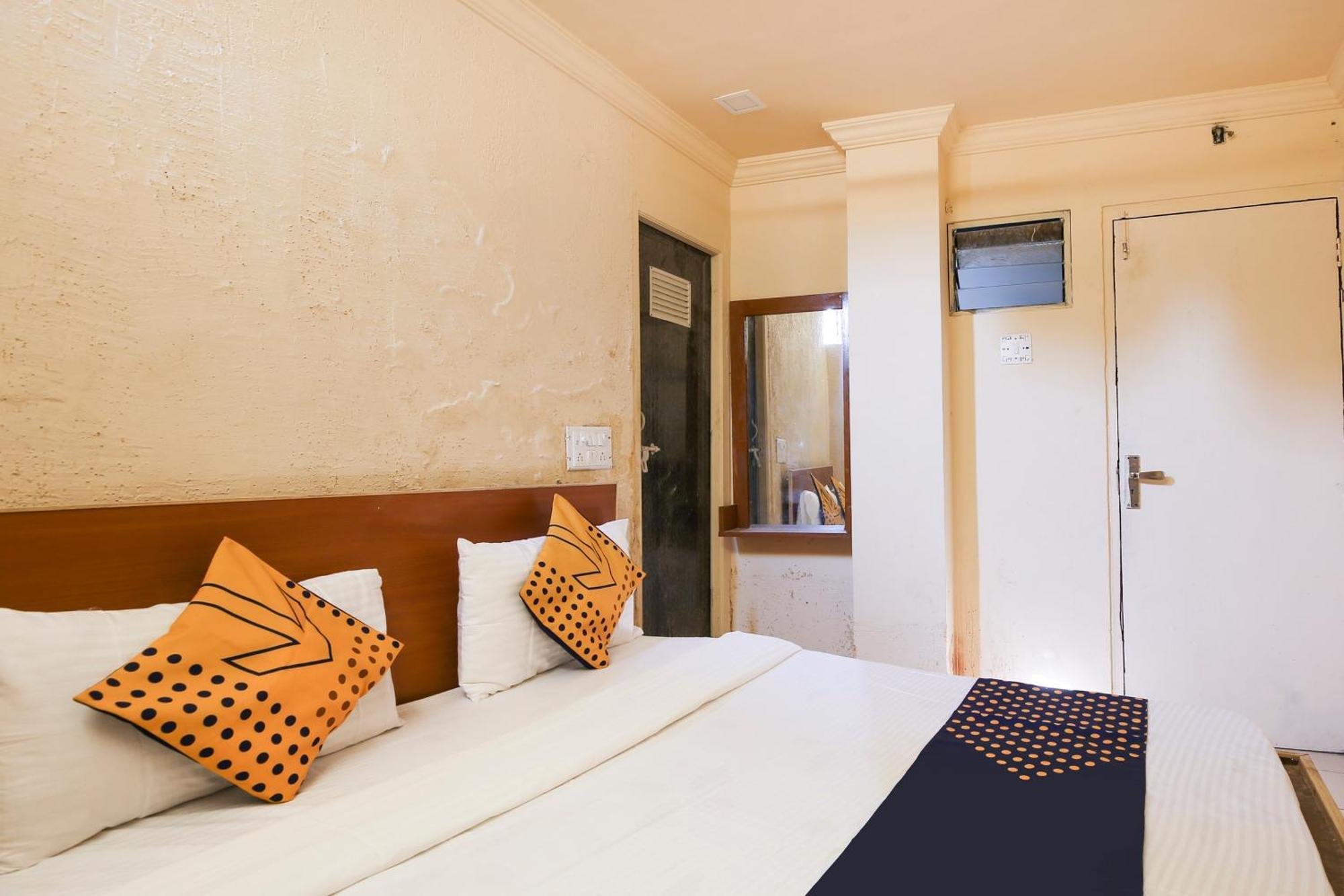 Hotel O Super Guest House Ahmedabad Eksteriør billede