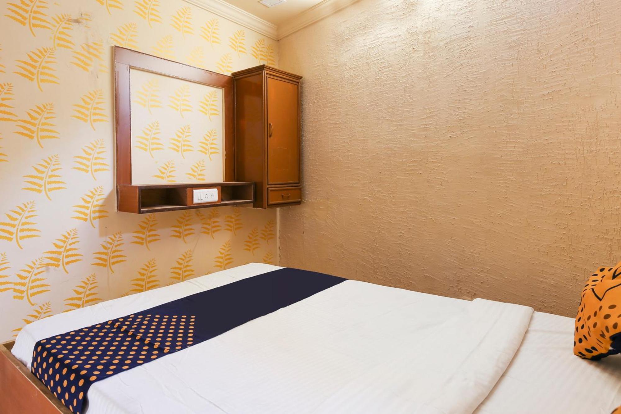 Hotel O Super Guest House Ahmedabad Eksteriør billede