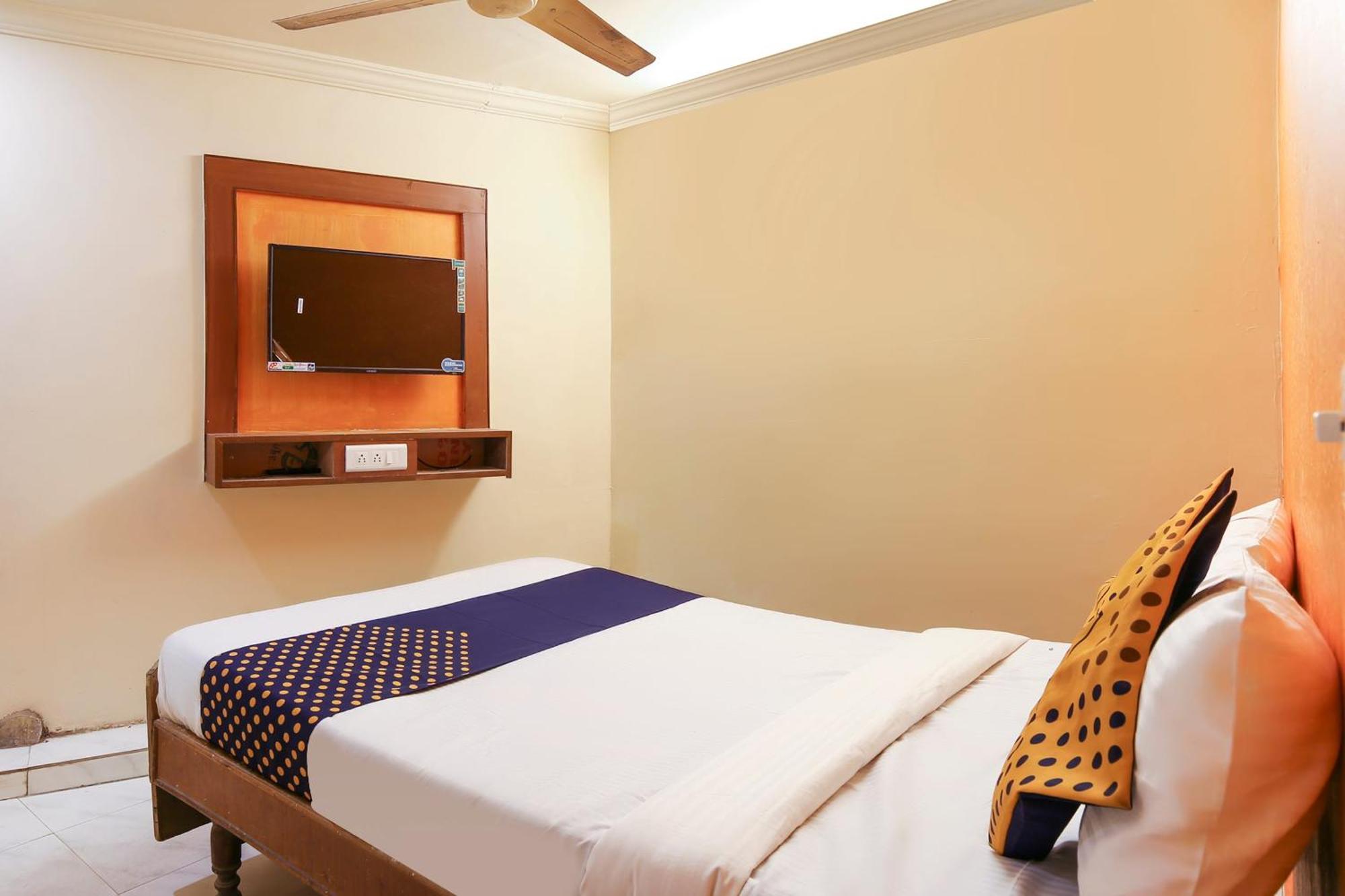 Hotel O Super Guest House Ahmedabad Eksteriør billede