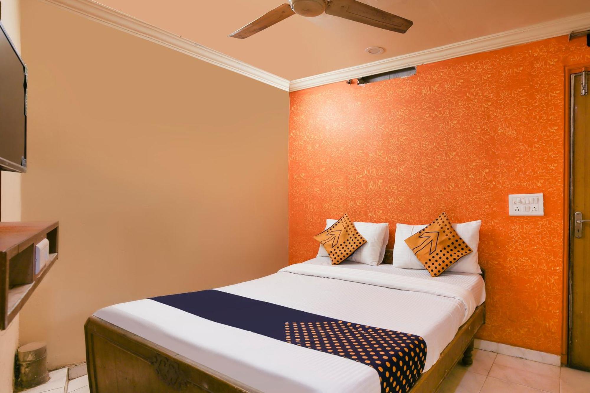 Hotel O Super Guest House Ahmedabad Eksteriør billede
